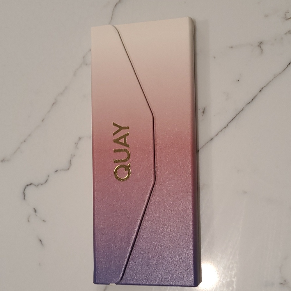 Quay Glasses Case